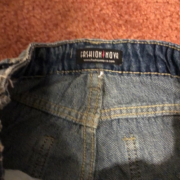 COPY - Fashion Nova Side Tie-up Distressed Jean Shorts - Picture 4 of 6